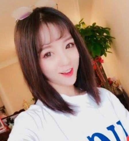 网红爱婷哥吃瓜头像图,揭秘网络红人的趣味生活