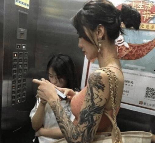 纹身女的网红吃瓜视频,揭秘娱乐圈幕后真相