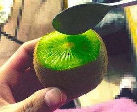 南宁抖音网红吃瓜事件真相,揭秘背后真相与争议