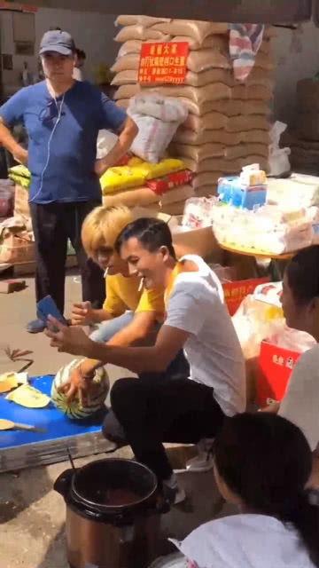 广西南宁网红吃瓜事件真相